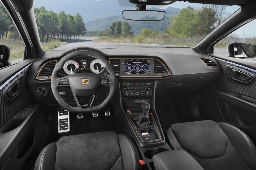 Торпедо Seat Leon Cupra R (5F) 2017 года  (WW) (фото 28 из 40)